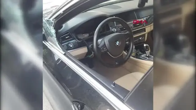 İSTANBUL-BAKIRKÖY'DE OTOMOBİLİN GÖSTERGE PANELİNİN ÇALINDIĞI HIRSIZLIK KAMERADA