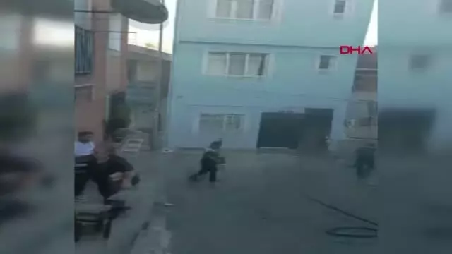 İSTANBUL-BEYOĞLU'NDA MANGAL YAKMAK İSTEYEN AİLENİN EVİNDE YANGIN ÇIKTI