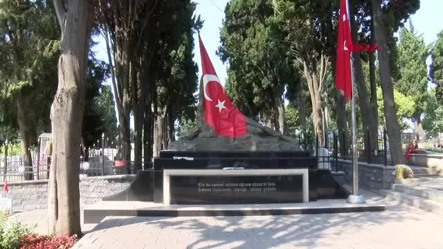 İSTANBUL ? EDİRNEKAPI ŞEHİTLİĞİ'NDE BAYRAM ZİYARETLERİ