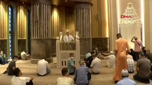 İSTANBUL-TAKSİM CAMİİ'NDE İLK BAYRAM NAMAZI KILINDI