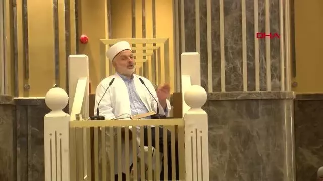İSTANBUL-TAKSİM CAMİİ'NDE İLK BAYRAM NAMAZI KILINDI