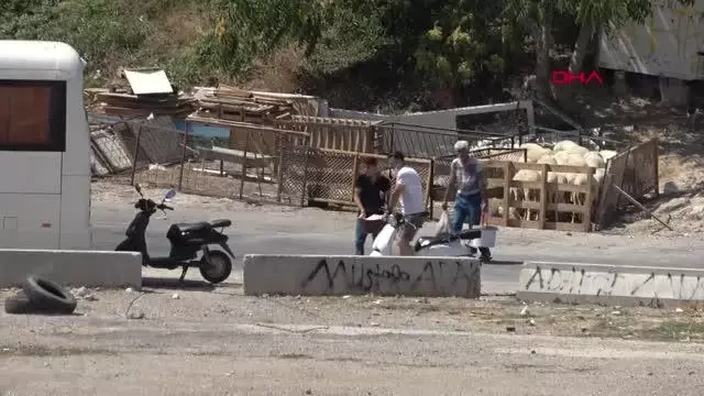 İzmir'de kurbanlıklar sokakta kesildi
