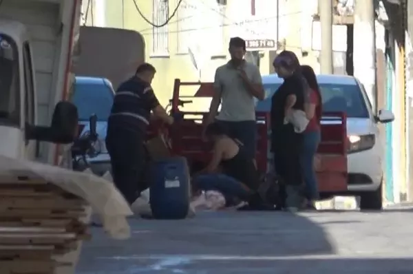 İzmir'de kurbanlıklar sokakta kesildi