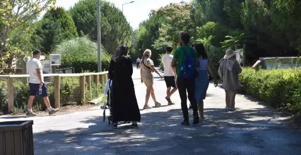 İzmir'in doğal yaşam parkında bayram yoğunluğu