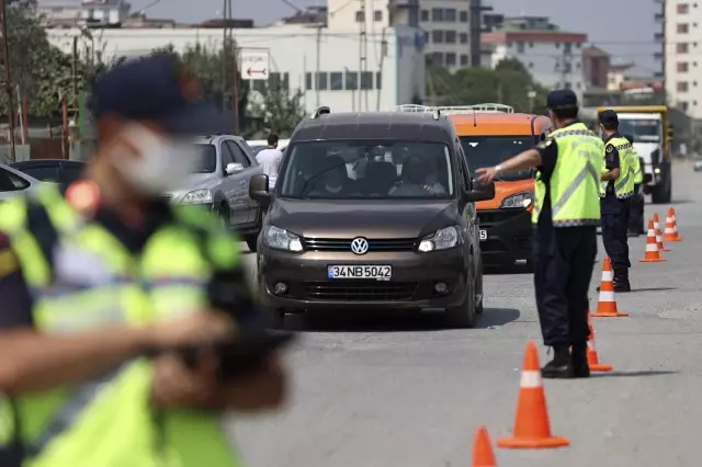 Sancaktepe'de jandarma kurban satış ve kesim yerlerini denetledi