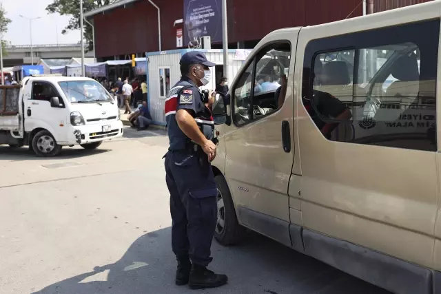 Sancaktepe'de jandarma kurban satış ve kesim yerlerini denetledi