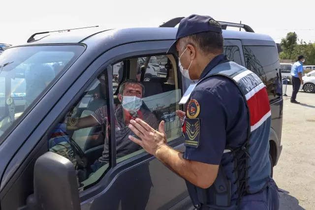 Sancaktepe'de jandarma kurban satış ve kesim yerlerini denetledi