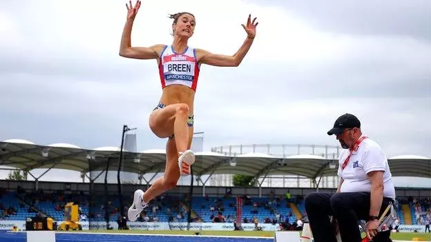 Kadın sporcular için İngiltere ve Norveç'te 'münasip müsabaka kıyafeti' polemiği Kadın sporcular için İngiltere ve Norveç'te 'münasip müsabaka kıyafeti' polemiği