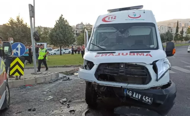 Son dakika haberi: Kahramanmaraş'ta ambulansla otomobil çarpıştı: 1 ölü, 3 yaralı