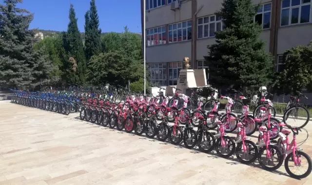 Kale'de 100 öğrenci bayramı sürprizle karşıladı