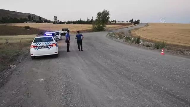 Kamyonet şarampole devrildi: 3 yaralı