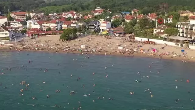 Kandıra Plajları bayram öncesi tatilcilerle doldu Kandıra Plajları bayram öncesi tatilcilerle doldu