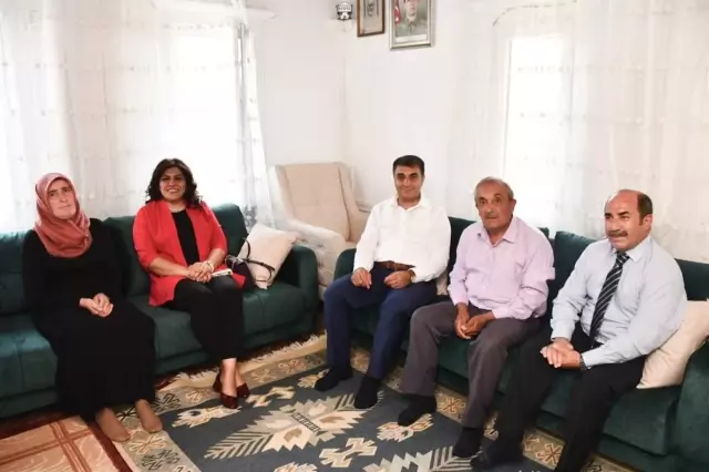 Son dakika haberleri | Karabük Valisi Gürel, şehit aileleri ve gazilerle bayramlaştı Son dakika haberleri | Karabük Valisi Gürel, şehit aileleri ve gazilerle bayramlaştı