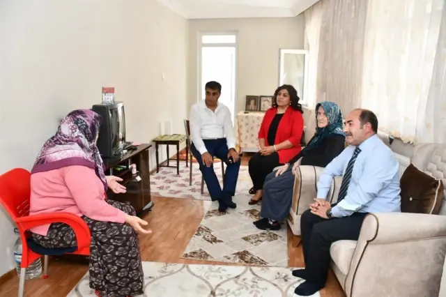 Son dakika haberleri | Karabük Valisi Gürel, şehit aileleri ve gazilerle bayramlaştı