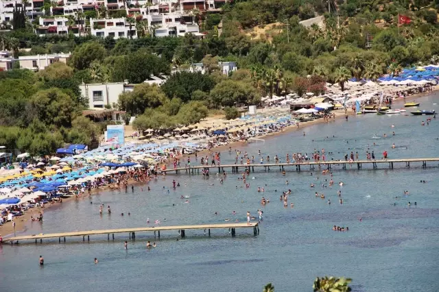 Karadan, denizden ve havadan Bodrum'a turist yağdı