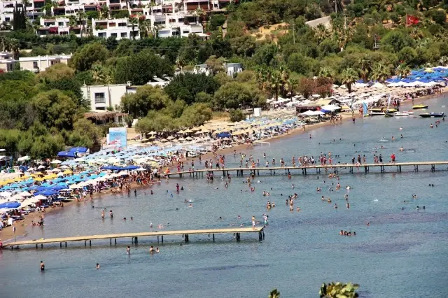 Karadan, denizden ve havadan Bodrum'a turist yağdı