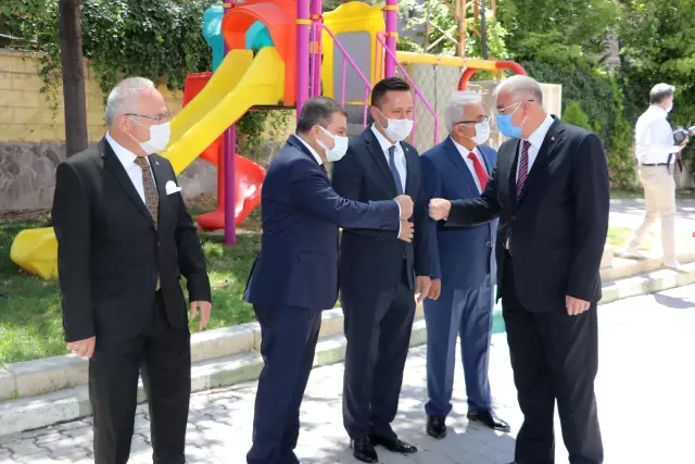 Karaman Valisi Işık, vatandaş ve kamu çalışanlarıyla bayramlaştı Karaman Valisi Işık, vatandaş ve kamu çalışanlarıyla bayramlaştı