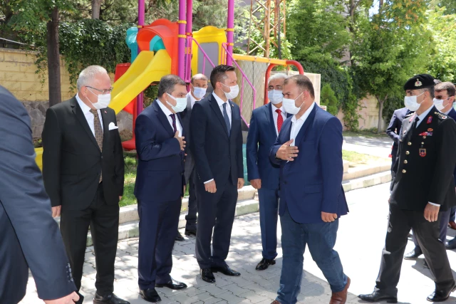 Karaman Valisi Işık, vatandaş ve kamu çalışanlarıyla bayramlaştı