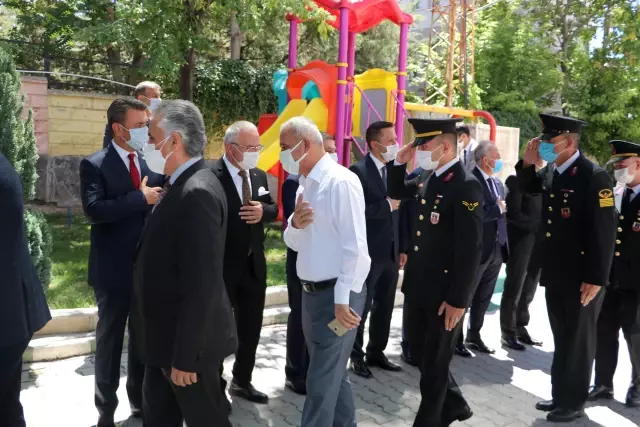 Karaman Valisi Işık, vatandaş ve kamu çalışanlarıyla bayramlaştı