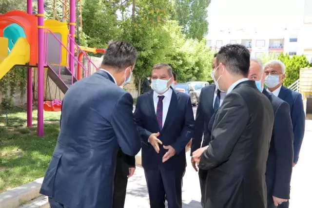 Karaman Valisi Işık, vatandaş ve kamu çalışanlarıyla bayramlaştı