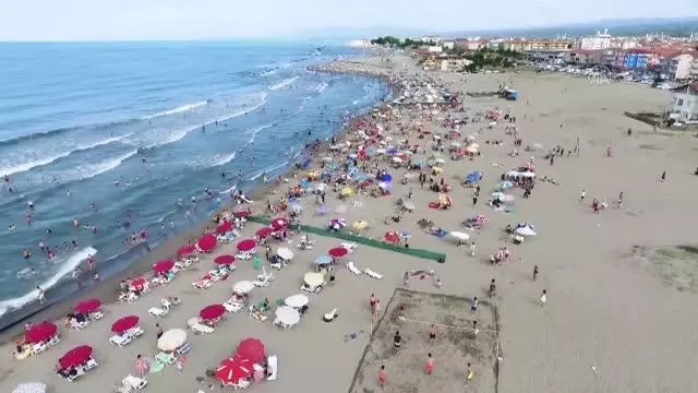 Karasu, bayram tatilinde nüfusunun onlarca katı turisti ağırlıyor Karasu, bayram tatilinde nüfusunun onlarca katı turisti ağırlıyor