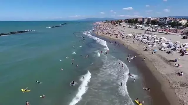 Karasu, bayram tatilinde nüfusunun onlarca katı turisti ağırlıyor