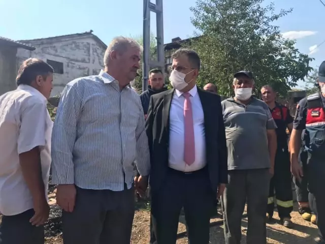 İki katlı ahşap ev çıkan yangında kullanılamaz hale geldi