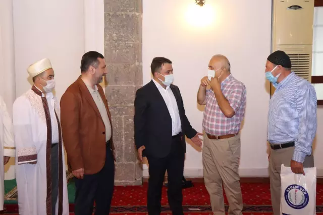 Kavak Kaymakamı Saygılı'dan bayramlaşmanın Kovid-19 tedbirlerine uyarak yapılması uyarısı Kavak Kaymakamı Saygılı'dan bayramlaşmanın Kovid-19 tedbirlerine uyarak yapılması uyarısı
