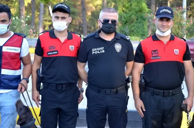 Kaymakam Aksoy'dan görev başındaki kolluk kuvvetlerine baklava ikramı