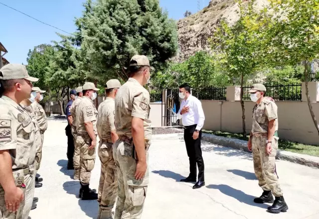 Keban Kaymakamı Akbulut ilçe protokolü ile polis, asker ve sağlık personelinin bayramını kutladı