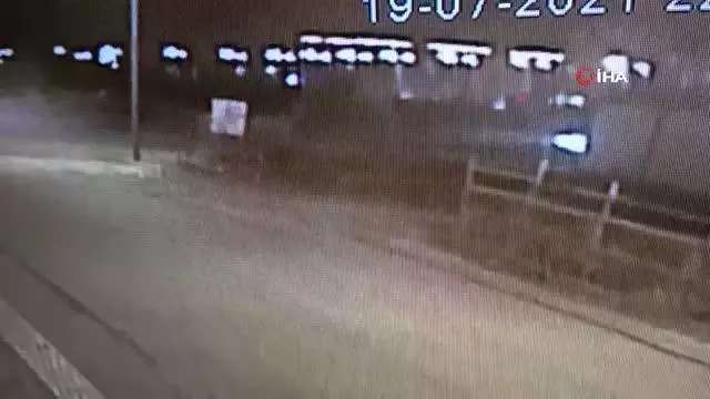 Son Dakika | Kendi aracının altında kalarak can verdi... O anlar kamerada Son Dakika | Kendi aracının altında kalarak can verdi... O anlar kamerada