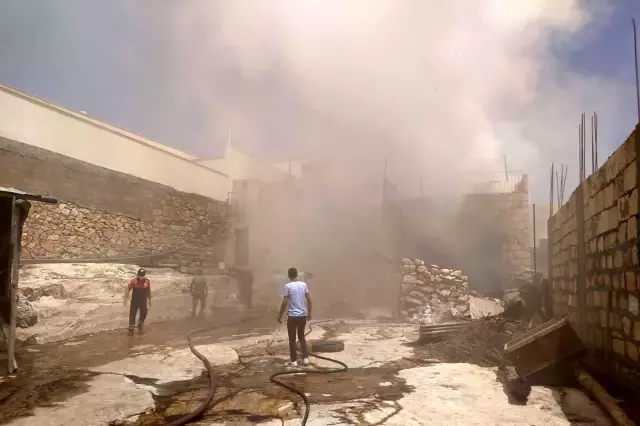 Kereste deposunda korkutan yangın