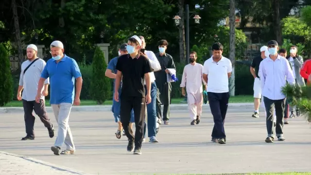 Kırgızistan'da Kurban Bayramı namazı camilerde kılındı Kırgızistan'da Kurban Bayramı namazı camilerde kılındı