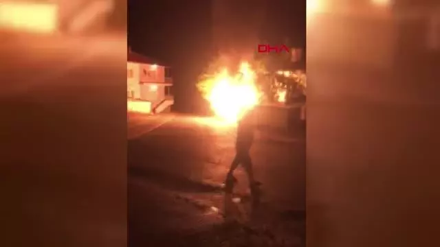 KIRIKKALE-PARK HALİNDEKİ OTOMOBİL YANDI, YAKINDAKİ KURBANLIKLAR SON ANDA KURTARILDI KIRIKKALE-PARK HALİNDEKİ OTOMOBİL YANDI, YAKINDAKİ KURBANLIKLAR SON ANDA KURTARILDI