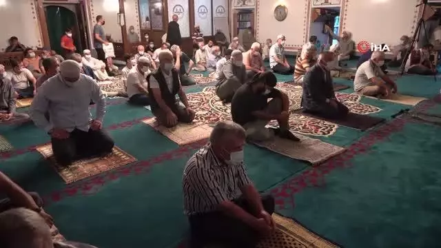 Kırklareli'nde vatandaşlar bayram namazı için camilere akın etti