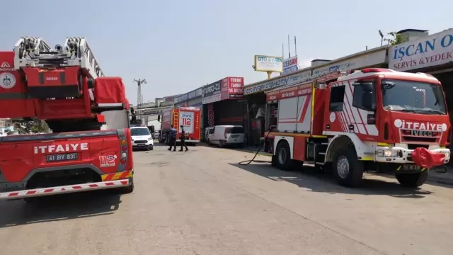 Son dakika haberleri... Kocaeli'de iş yerinde çıkan yangında 2 kişi dumandan etkilendi Son dakika haberleri... Kocaeli'de iş yerinde çıkan yangında 2 kişi dumandan etkilendi