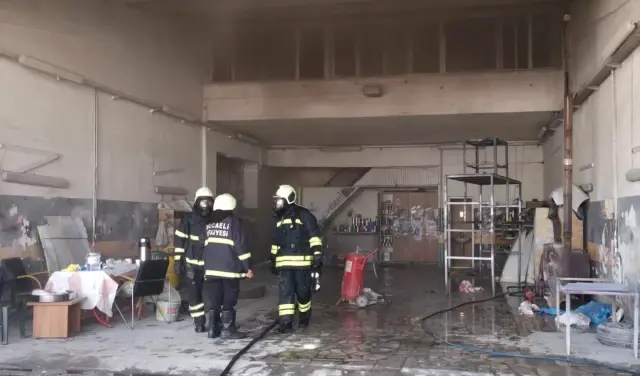 Son dakika haberleri... Kocaeli'de iş yerinde çıkan yangında 2 kişi dumandan etkilendi