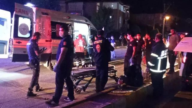 Otomobille hafif ticari araç çarpıştı: 4'ü çocuk 10 yaralı