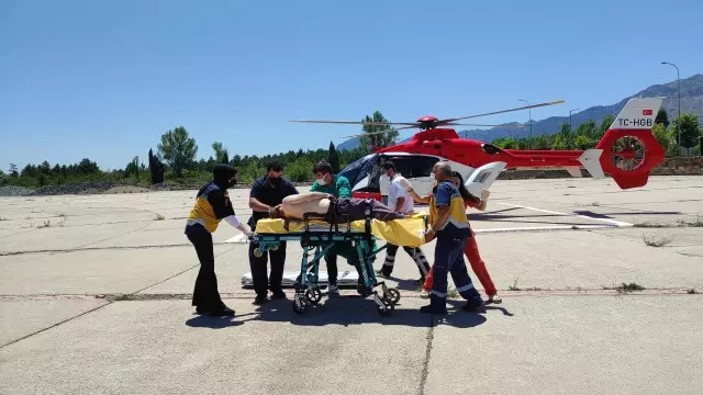 Son Dakika | Kurban keserken yaralanan kişi, hava ambulansıyla hastaneye sevk edildi