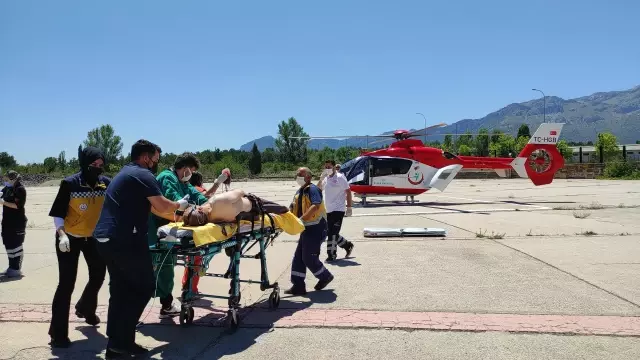 Son Dakika | Kurban keserken yaralanan kişi, hava ambulansıyla hastaneye sevk edildi