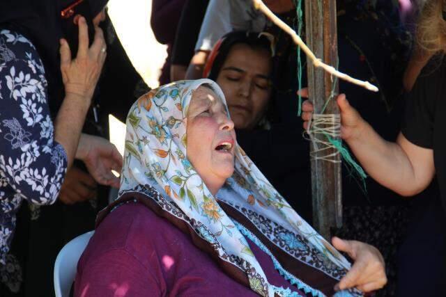 Küçük Ecrin, son yolculuğuna gözyaşlarıyla uğurlandı Küçük Ecrin, son yolculuğuna gözyaşlarıyla uğurlandı