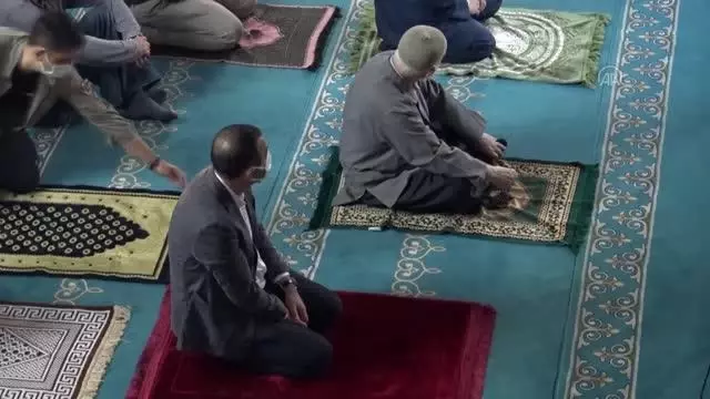 Kurban Bayramı namazı kılındı Kurban Bayramı namazı kılındı
