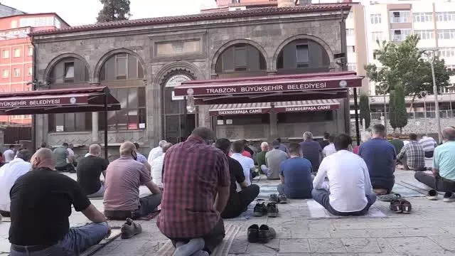 Adıyaman, Gaziantep, Kahramanmaraş, Kilis, Malatya ve Şanlıurfa'da Kurban Bayramı namazı kılındı