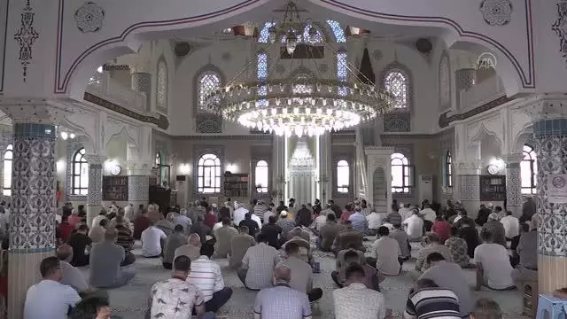 Kurban Bayramı namazı kılındı