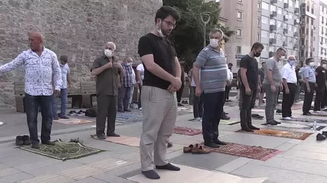 Adıyaman, Gaziantep, Kahramanmaraş, Kilis, Malatya ve Şanlıurfa'da Kurban Bayramı namazı kılındı
