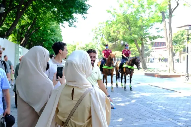 Kurban bayramında Ayasofya'da atlı polislerle denetim