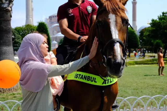 Kurban bayramında Ayasofya'da atlı polislerle denetim