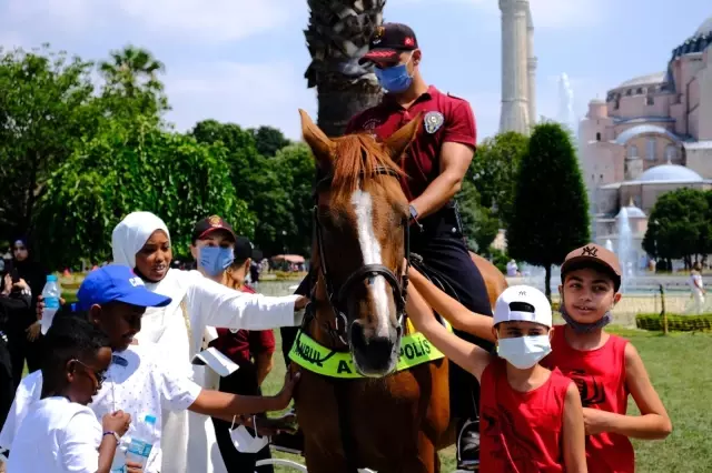 Kurban bayramında Ayasofya'da atlı polislerle denetim
