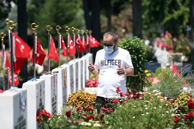 Son dakika haberleri | Kurban Bayramı'nın birinci günü şehit kabirleri ziyaret edildi