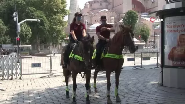 Kurban bayramında Ayasofya'da atlı polislerle denetim